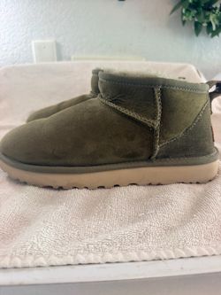 UGG Classic Ultra Mini Boots Olive Green Suede Women’s Size 7 Pre-Owned
