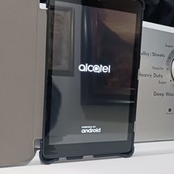 Alcatel tablet 10'. Good Condition.  with Case. 32 Gb.