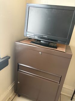 Cabinet w/Lock