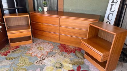 Gorgeous Danish Modern Mid Century Logboy low long dresser whit two Nigth stand