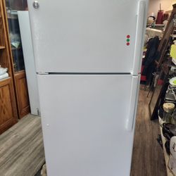 GE Refrigerator 64x28x28 