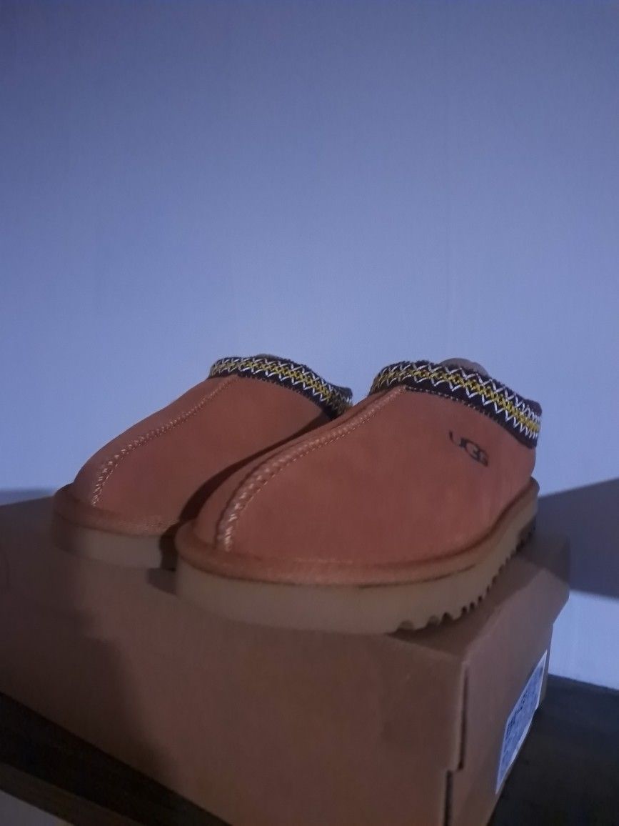 Uggs Chestnut (NEED GONE)