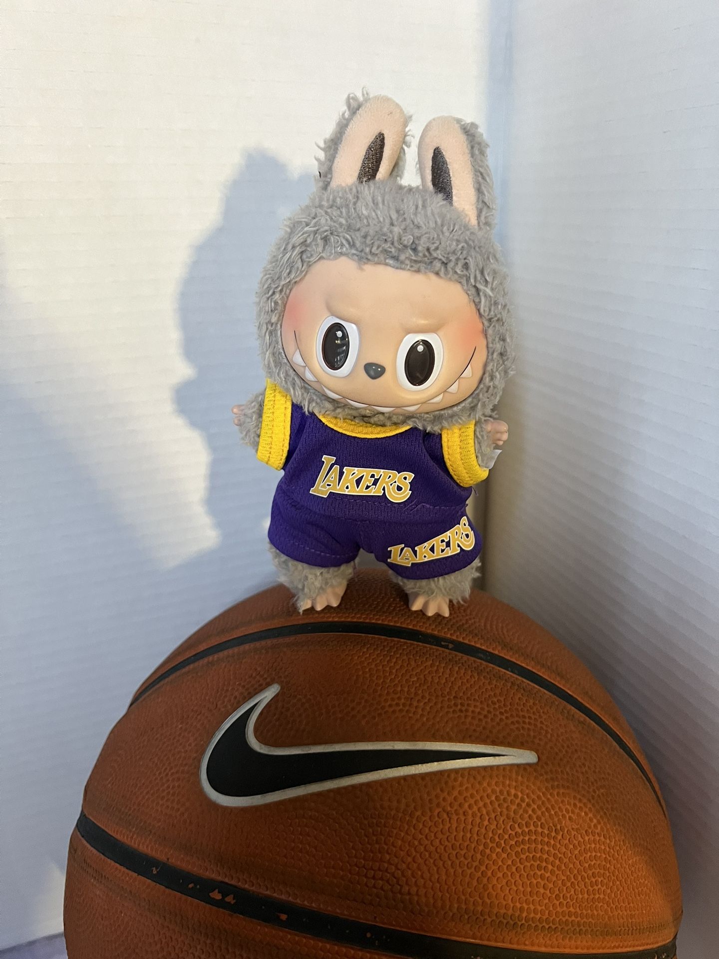 Labubu lakers Outfit