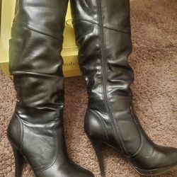 55.! CATHY JEAN BLACK LEATHER BOOTS.