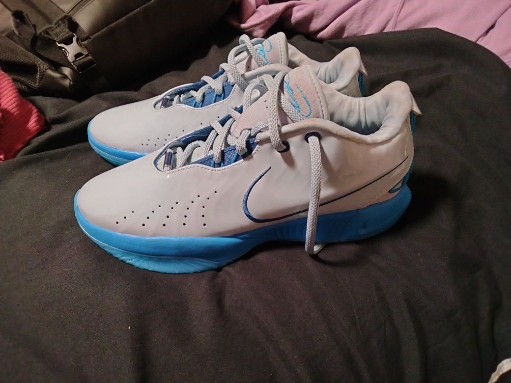 LeBrons 21