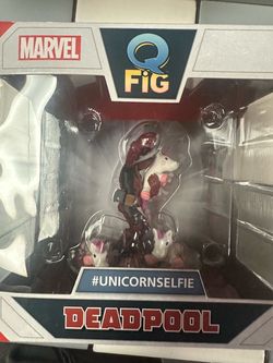 Marvel Q-Fig Deadpool #UnicornSelfie Figure