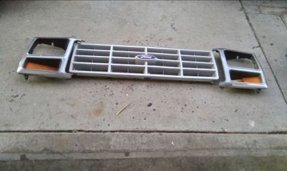 80-86 F-150 Or Bronco Grill Complet Part