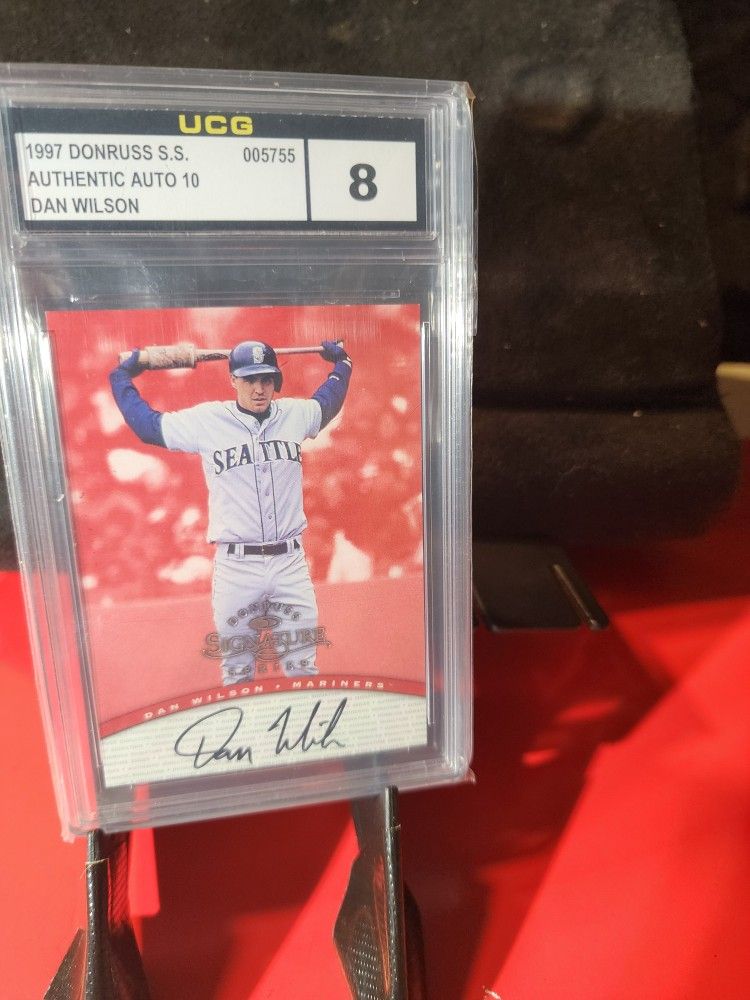 Dan Wilson Card 1997 Donruss Signature Series Autographs #112 UCG 10 AUTO 8 OVERALL