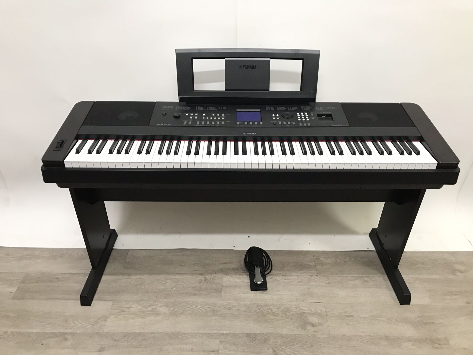 Yamaha DGX-650 Portable Grand Piano Keyboard