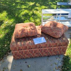 3 PIECE SET BENCH STOOL OPENS TO STORE YOUR STUFF INSIDE  HAS 2 PILLOWS