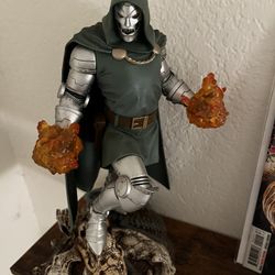 Doctor Doom - Diamond Select Statue