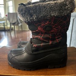 Snow boots Size 3