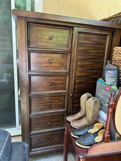 Dresser IN VISTA