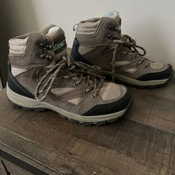 Hiking boots 
