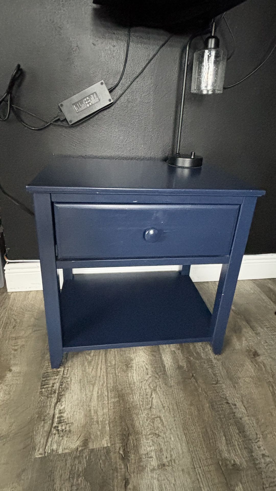 Max & Lily Classic Wood Nightstand with 1 Drawer, Kids Bedside Table/End Table, Small Nightstand for Bedroom