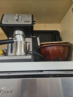 De'Longhi Espresso Machine with Steam Wand