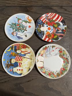 Vintage Christmas Plates