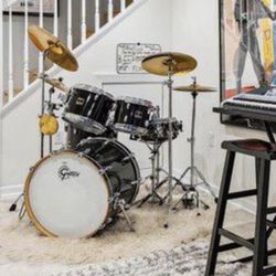 Gretsch Renown Drum Kit With Snare, Zildjian Cymbals And Stool