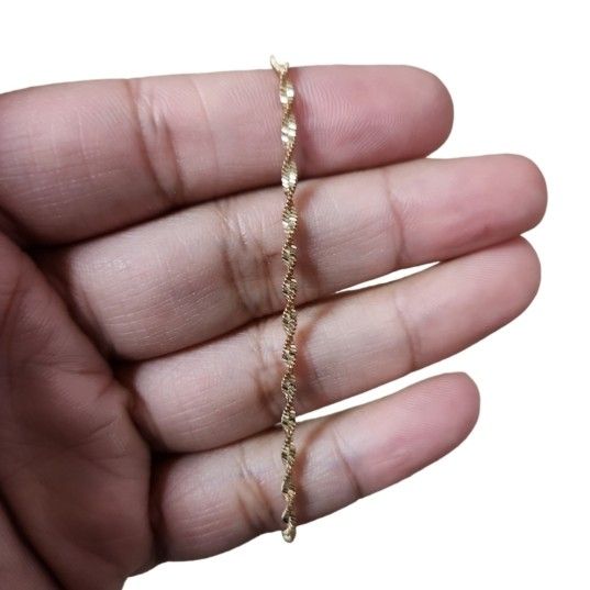 Claire's Gold Toned Twisted Link Bracelet