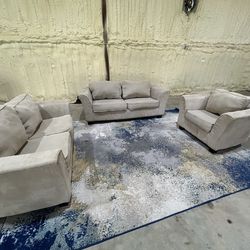 Modern 3-Piece Living Room Set – Great Condition