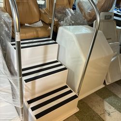 GR4921-006 Dock step