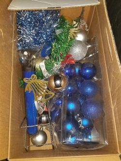 In good conditions just bought a new tree and new ornaments dont need this one no more