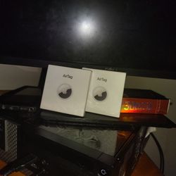 2 Apple Air Tags