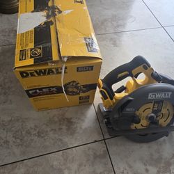 Dewalt FLEXVOLT 60V MAX Cordless Brushless 7-1/4 in. Circular Saw with Brake (Tool Only)