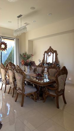 Italian Gallery Estate unused dining room