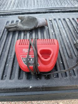 Milwaukee M12 battery Charger
