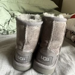 Toddler UGGS 6c