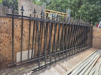 Fence 37 pies