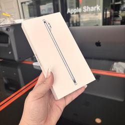 Apple iPhone Air 256GB Sealed in box! Unlocked to any company! One year warranty! We offer financing