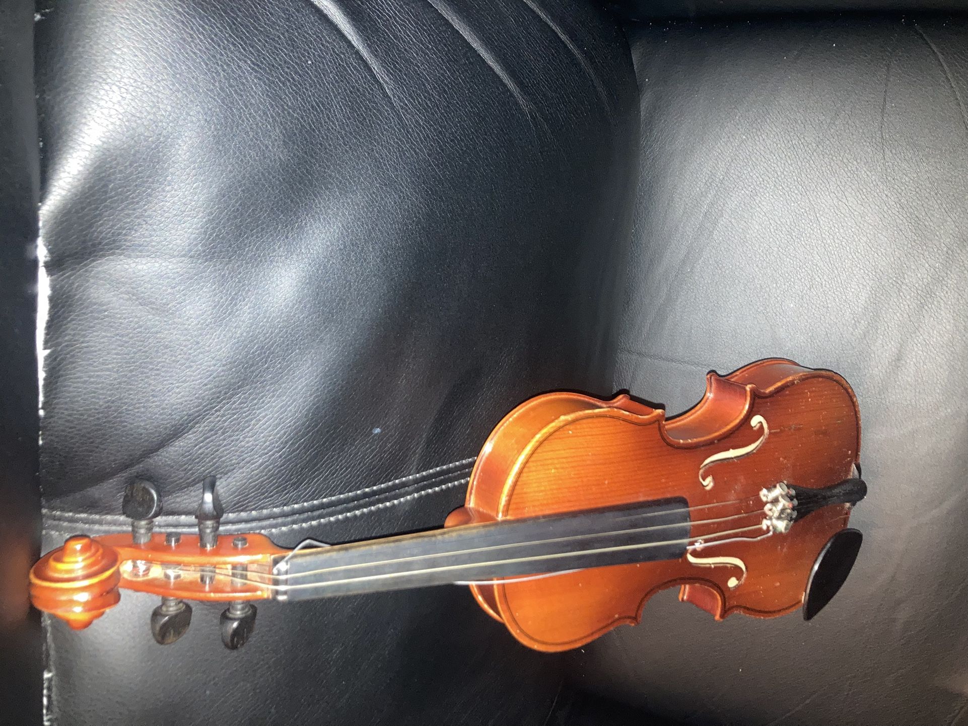 Suzuki Model 101 sized 1/4 violin, Japan, 1968, with case and bow