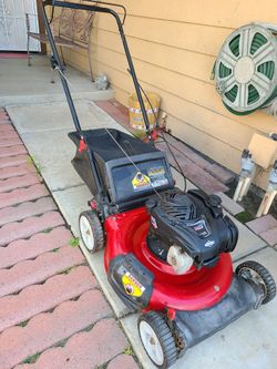 ~GAS LAWNMOWER IN GREAT WORKING CONDITION TURNS ON FAST AND EASY~