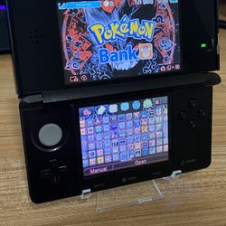 Nintendo 3DS In Black W/ 64gb , Stylus And Charger