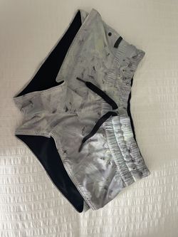 LULULEMON reversible Shorts Size 2 