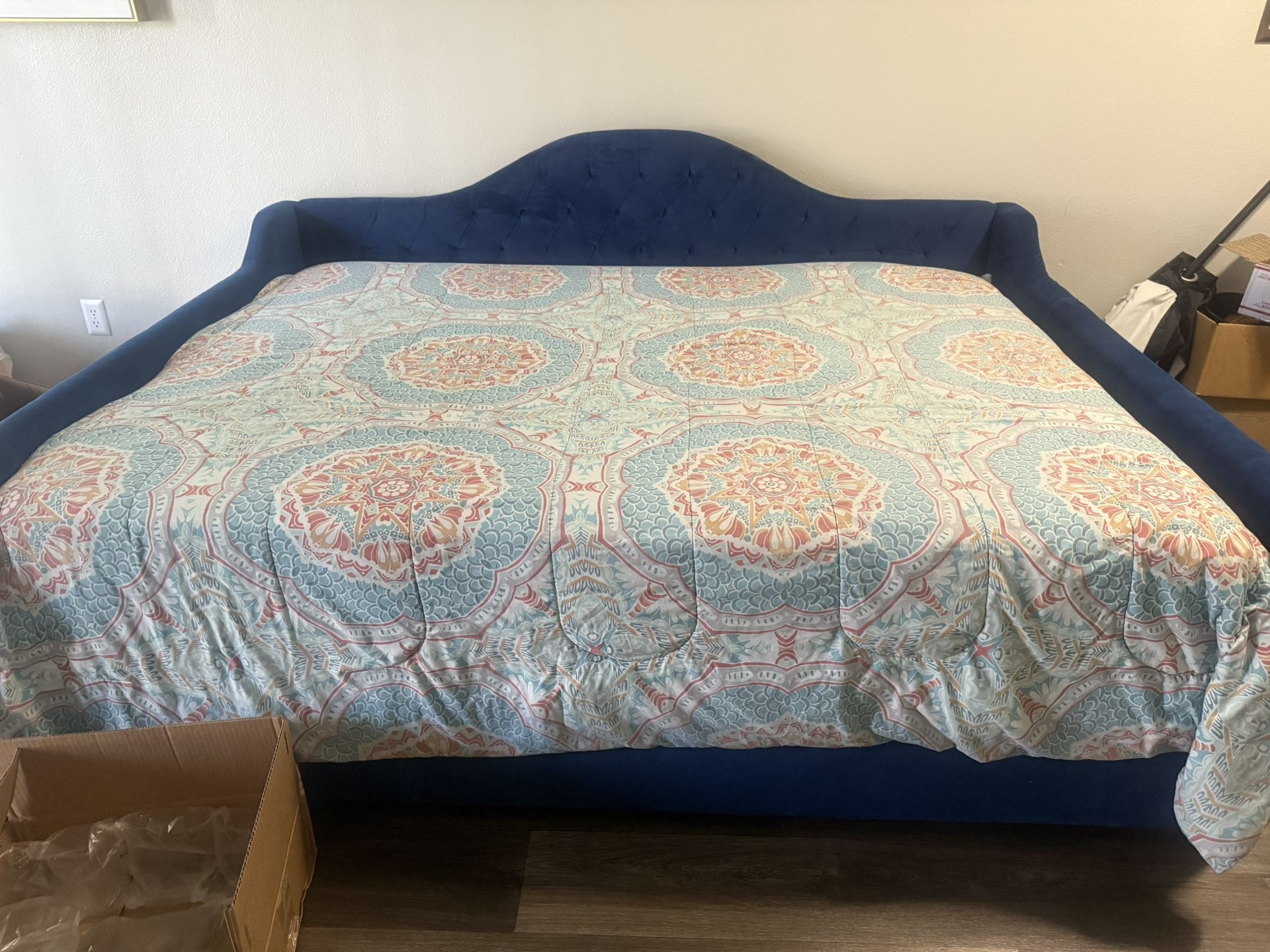 Queen Day Bed