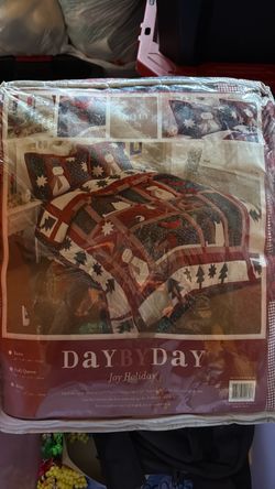 Queen holiday comforter