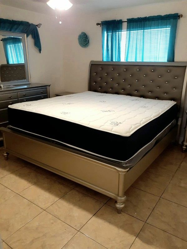 New KING size mattress & BOX spring. Bed frame not included on offer