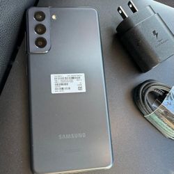 Samsung Galaxy S21  , Unlocked   for all Company Carrier ,  Excellent Condition  Like New