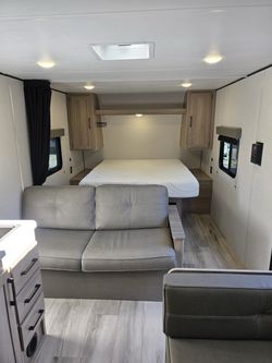 2025 Coleman 23B *Like NEW* ONLY $16,900
