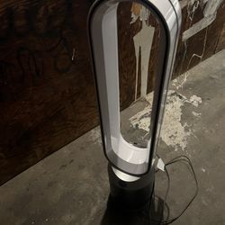 Dyson Air Purifier Works Great Comes With Remote Control TP7A