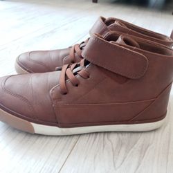 Boys Size 6 High-Top Sneakers