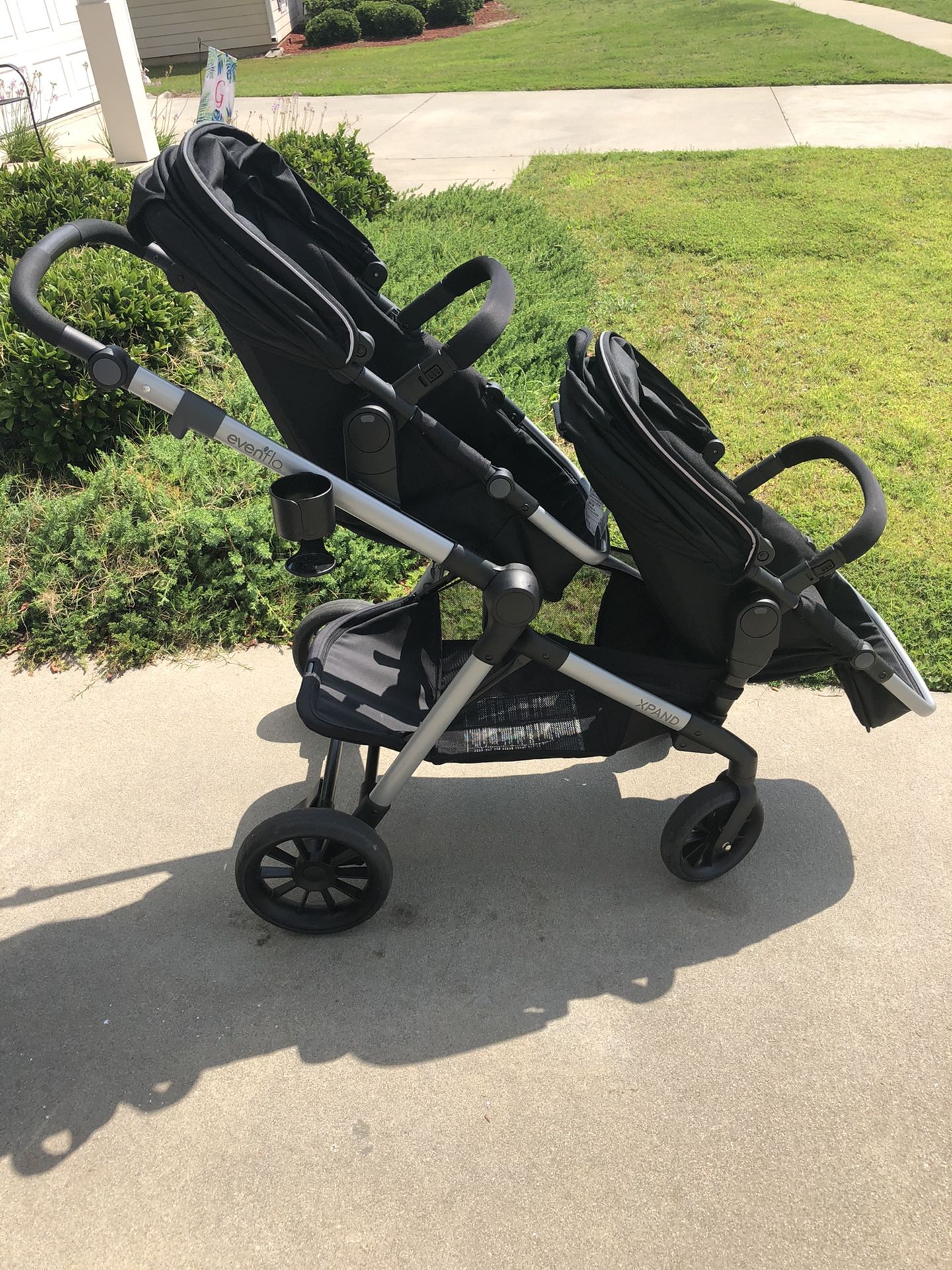 Evenflo Pivot Xpand Stroller (compatible car seat not included)