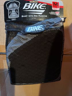 New. Youth medium m. Shirt w/ribbed padding