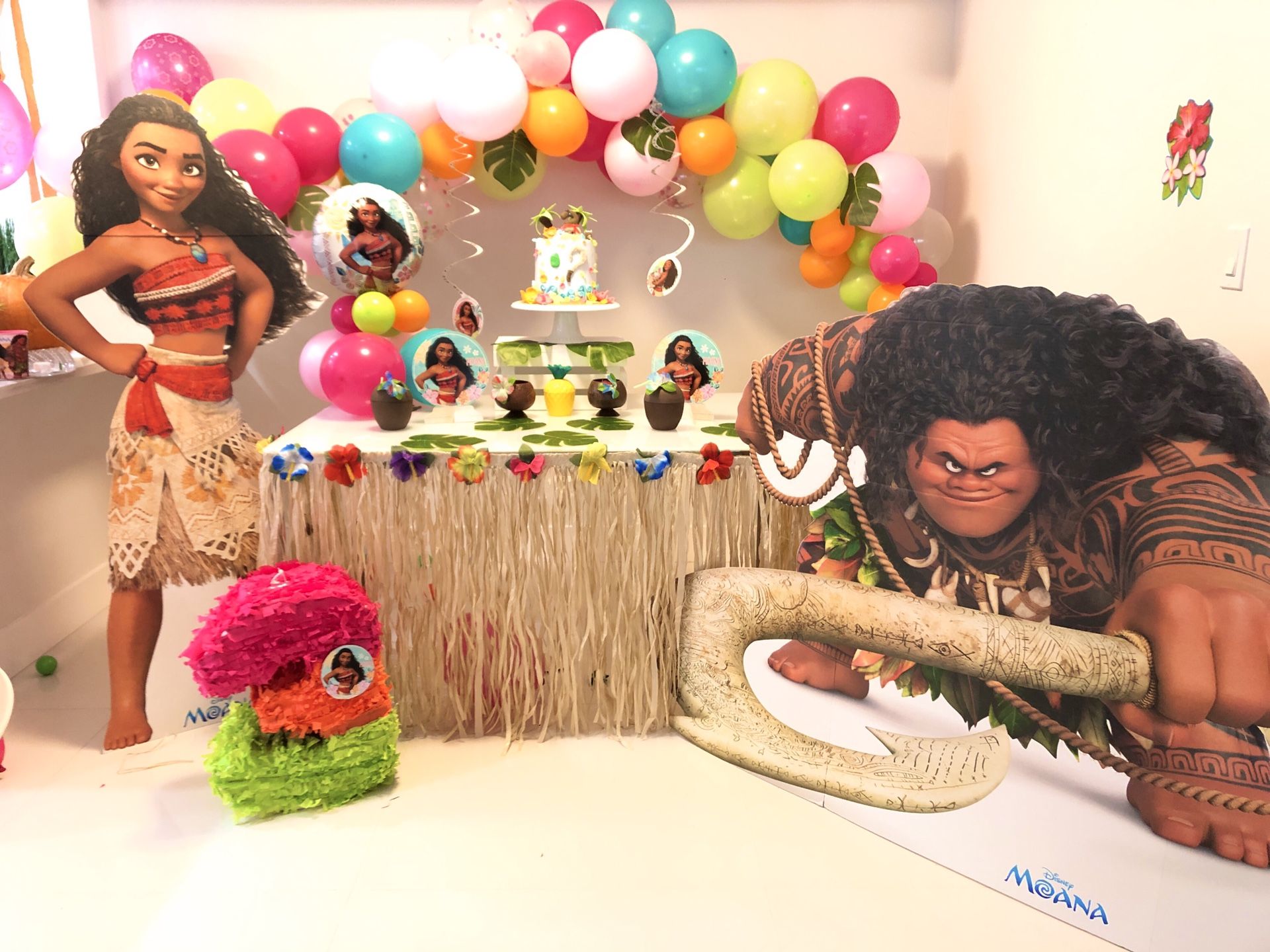 Moana and maui cutout. Hawaii princes Disney Party. Luau. Birthday. Cumpleaños. Fiesta. Princesa.
