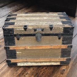 Antique Wood Steamer Trunk Flat Top Strap Trunk With Latches