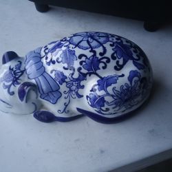 China Blue For SEYMOUR MANN Fine Porcelain Sleeping Cat 9.5"L Blue & White~Mint!