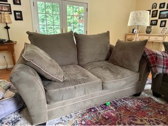 Raymour & Flanigan Loveseat Sofa (Buyer must move and load. Bring adequate help.)